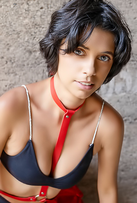 Kensi Bold Solo Show In Leather, Spreading Legs For Sizzling Outdoor Masturbation