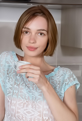 Amy Moloko Tempts With Lazy Striptease Inukovigans Kitchen